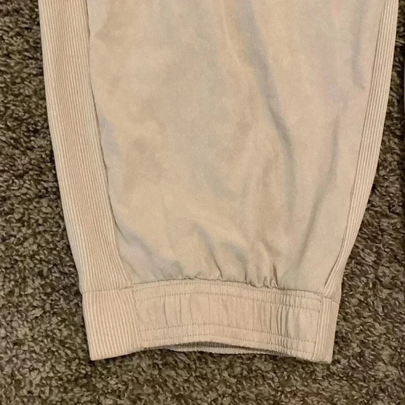 Athleta Brooklyn Jogger - NWT - size 26 - cream w ribbed side panel - Picture 5 of 7